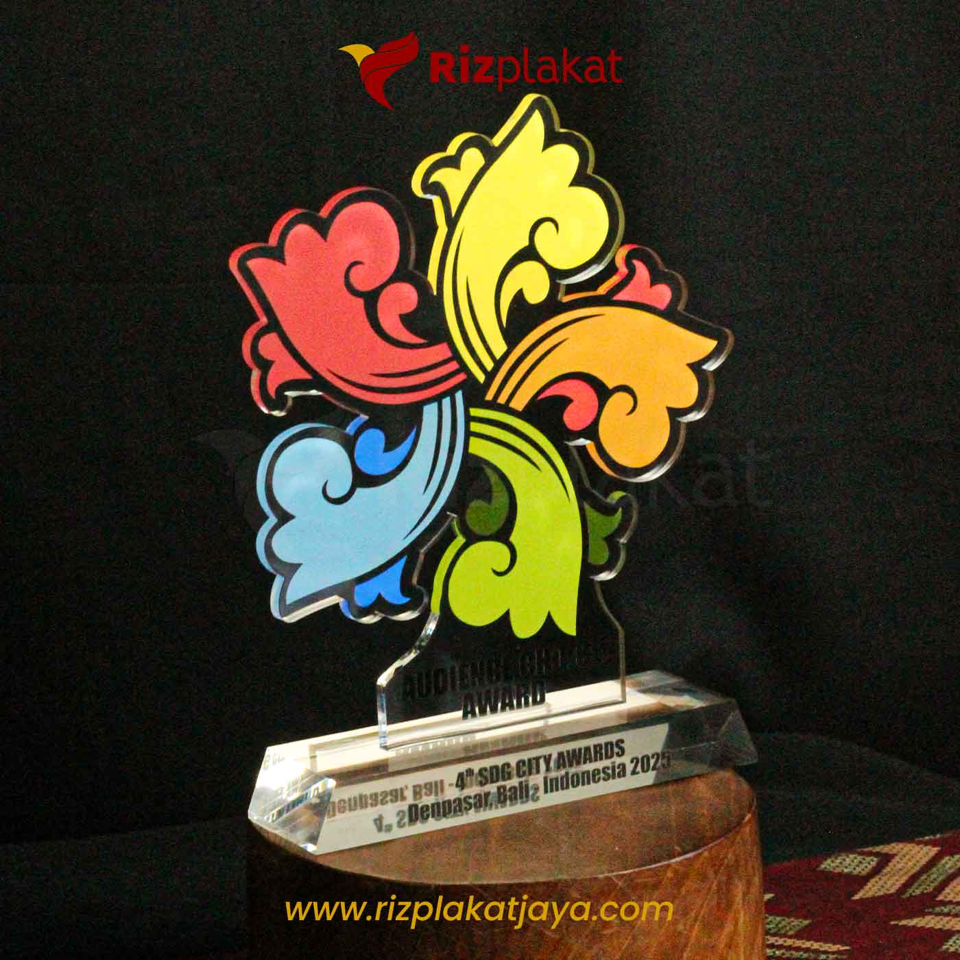 desain plakat akrilik